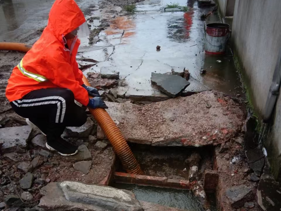 南安专业清理污水池 炜誉市政以规范流程守护城市 “肠道”